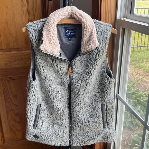 Simply Southern Gray and Cream Fleece Vest - Picture 1 of 5